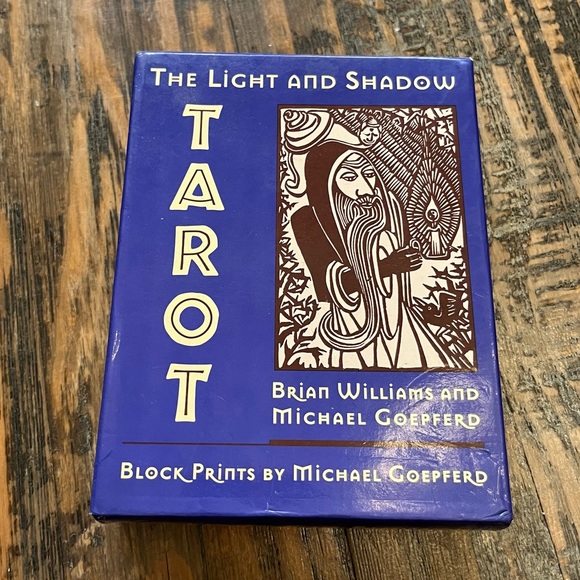 The Light and Shadow Tarot Cards - Picture 4 of 11